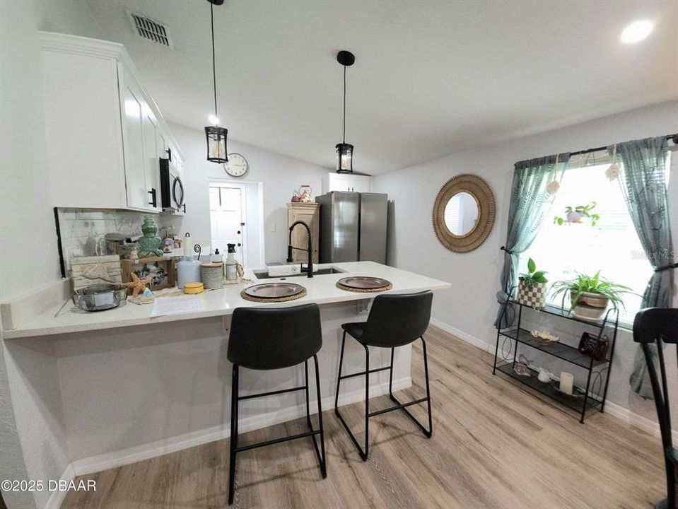 Active With Contract: $180,000 (3 beds, 1 baths, 752 Square Feet)