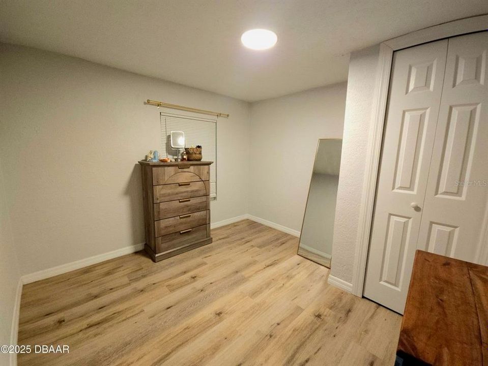 Active With Contract: $180,000 (3 beds, 1 baths, 752 Square Feet)