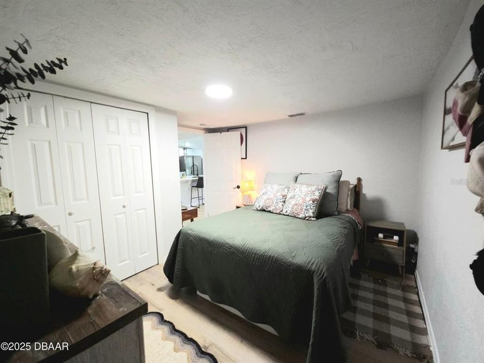 Active With Contract: $180,000 (3 beds, 1 baths, 752 Square Feet)