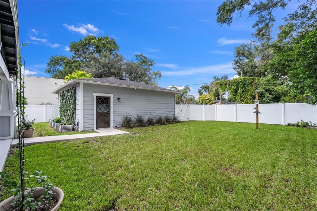 Под контрактом: $1,075,000 (3 спален, 3 ванн, 2389 Квадратных фут)