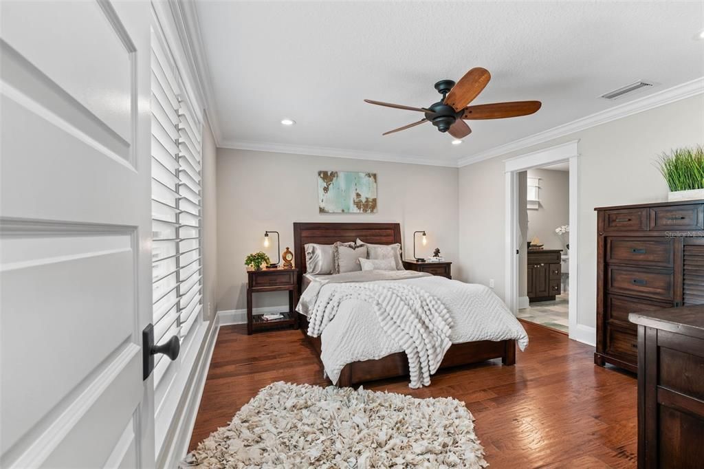 Под контрактом: $1,075,000 (3 спален, 3 ванн, 2389 Квадратных фут)