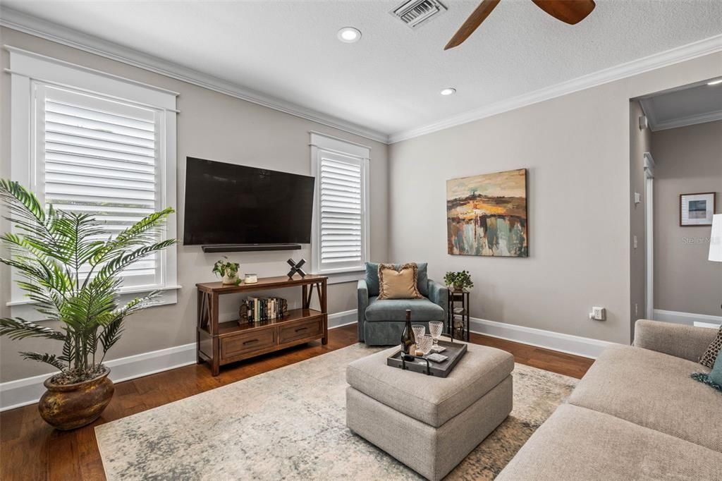 Под контрактом: $1,075,000 (3 спален, 3 ванн, 2389 Квадратных фут)