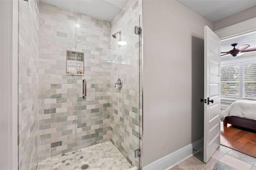 Под контрактом: $1,075,000 (3 спален, 3 ванн, 2389 Квадратных фут)