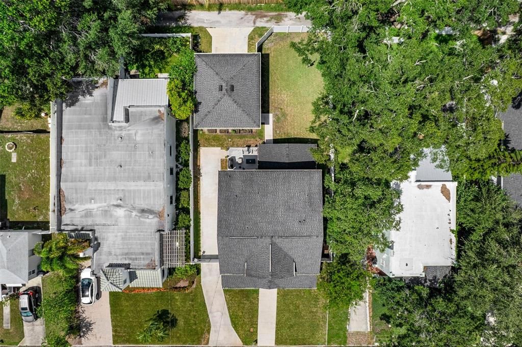 Под контрактом: $1,075,000 (3 спален, 3 ванн, 2389 Квадратных фут)