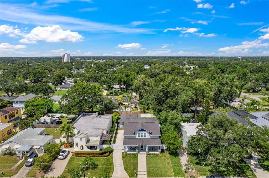 Под контрактом: $1,075,000 (3 спален, 3 ванн, 2389 Квадратных фут)