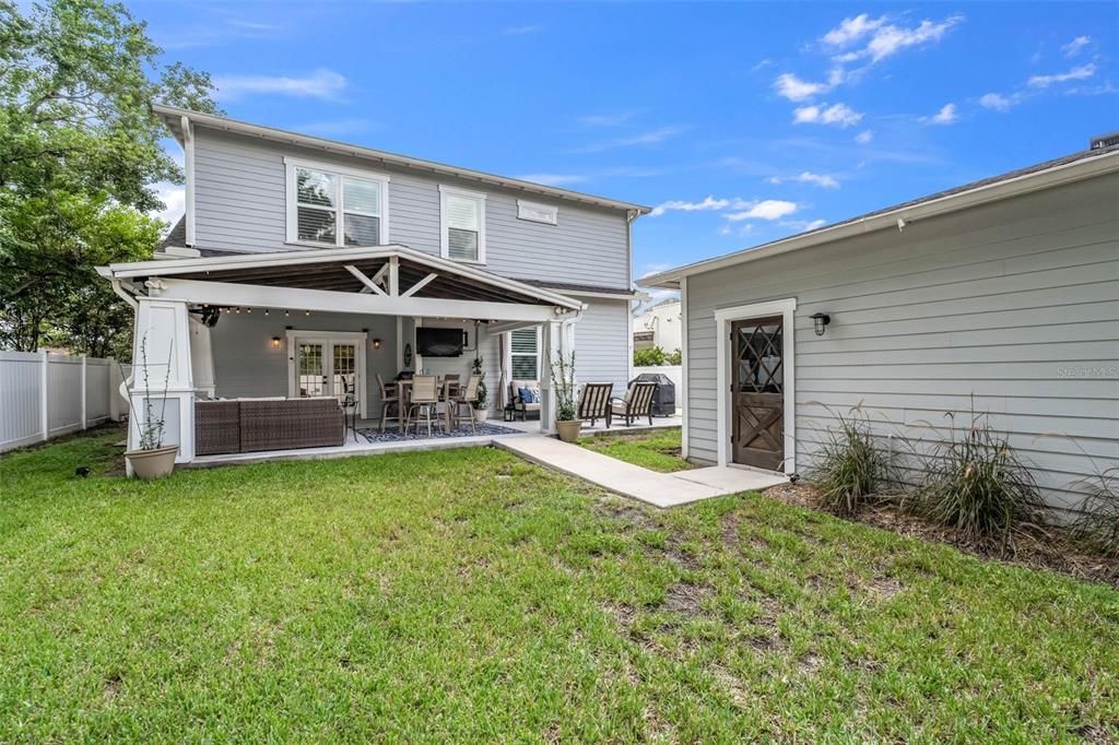 Под контрактом: $1,075,000 (3 спален, 3 ванн, 2389 Квадратных фут)