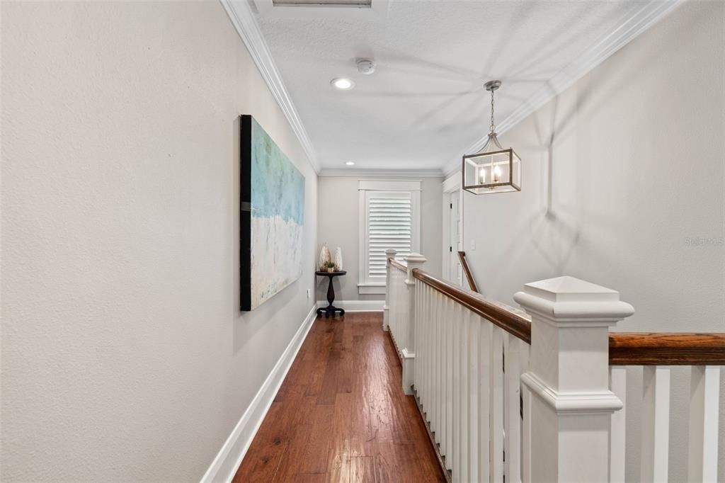 Под контрактом: $1,075,000 (3 спален, 3 ванн, 2389 Квадратных фут)