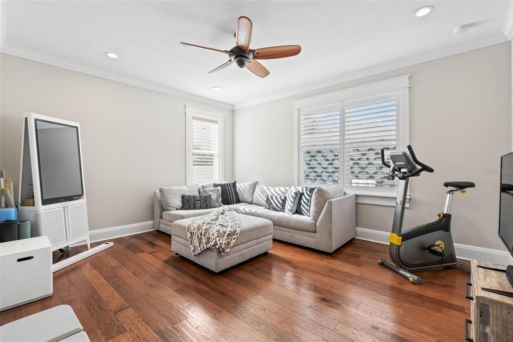 Под контрактом: $1,075,000 (3 спален, 3 ванн, 2389 Квадратных фут)