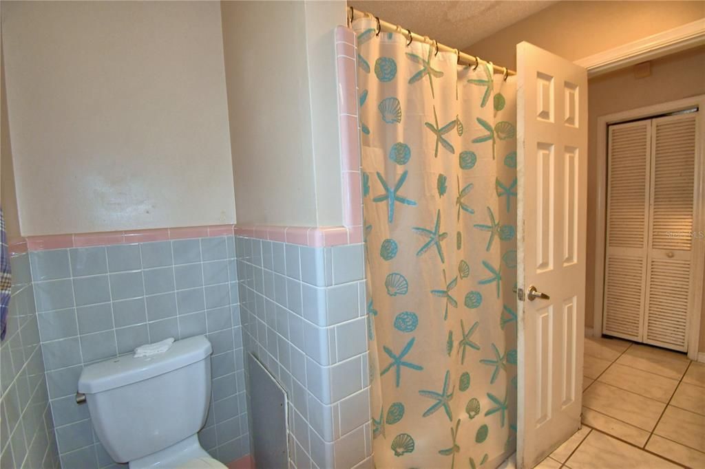 Под контрактом: $160,000 (3 спален, 1 ванн, 1040 Квадратных фут)