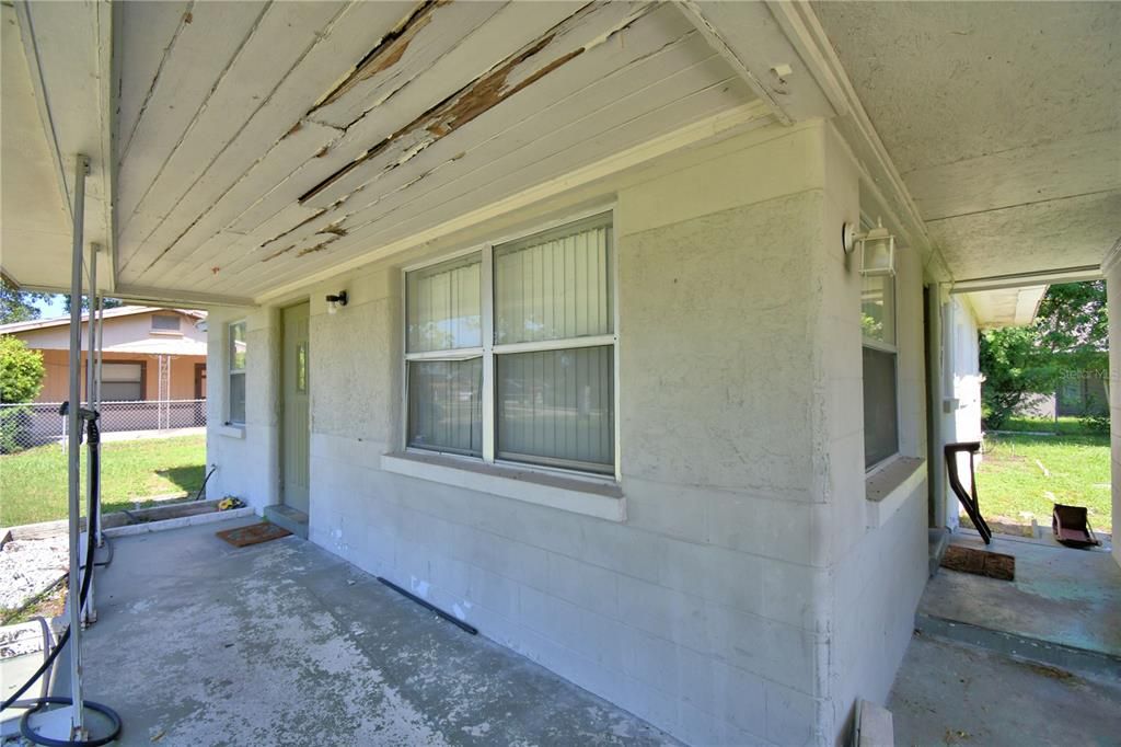 Под контрактом: $160,000 (3 спален, 1 ванн, 1040 Квадратных фут)