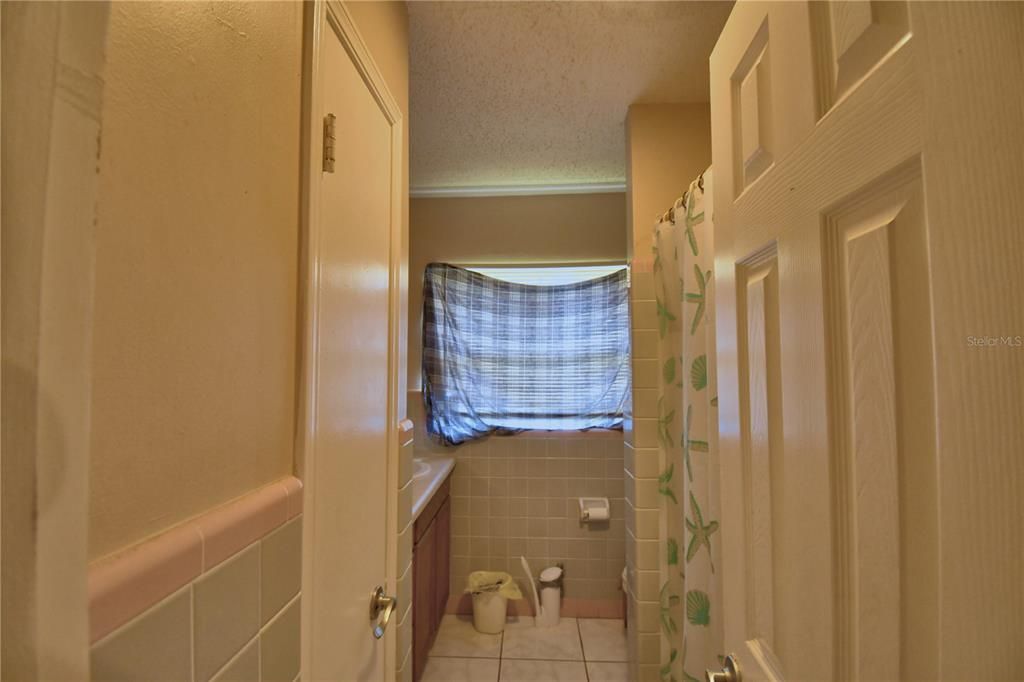 Под контрактом: $160,000 (3 спален, 1 ванн, 1040 Квадратных фут)