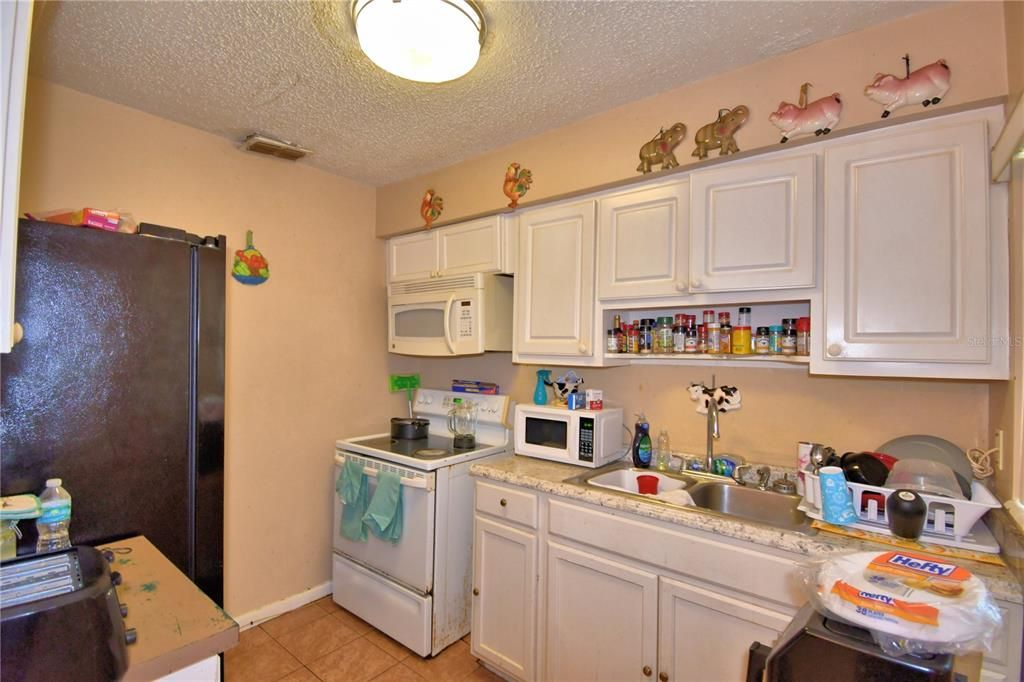 Под контрактом: $160,000 (3 спален, 1 ванн, 1040 Квадратных фут)