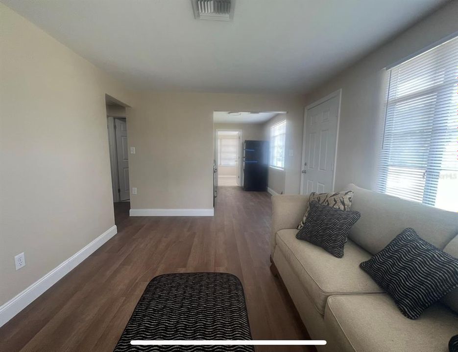 For Rent: $1,595 (3 beds, 1 baths, 936 Square Feet)