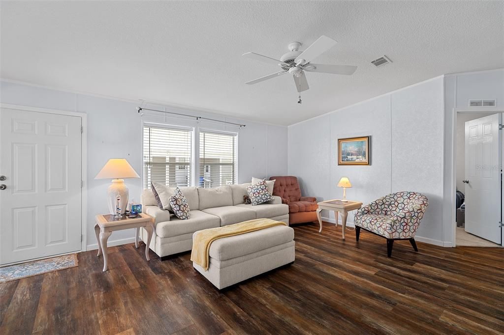 Active With Contract: $219,900 (3 beds, 2 baths, 1186 Square Feet)