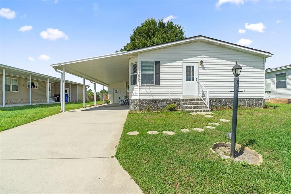 Active With Contract: $219,900 (3 beds, 2 baths, 1186 Square Feet)