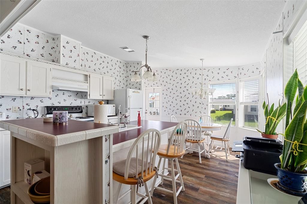 Active With Contract: $219,900 (3 beds, 2 baths, 1186 Square Feet)