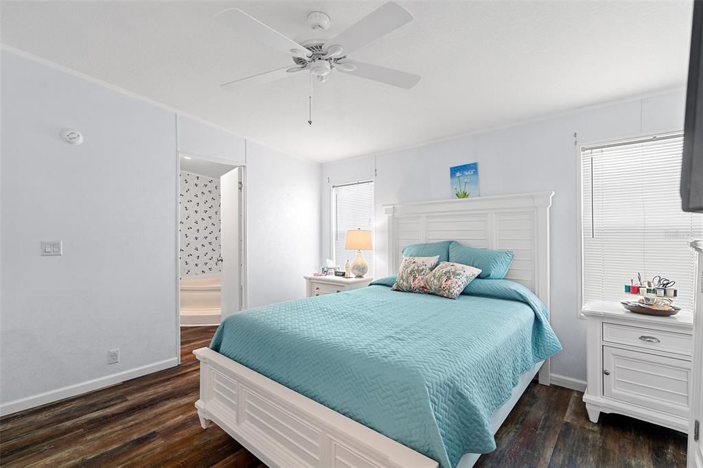 Active With Contract: $219,900 (3 beds, 2 baths, 1186 Square Feet)