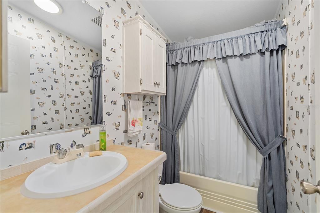 Active With Contract: $219,900 (3 beds, 2 baths, 1186 Square Feet)