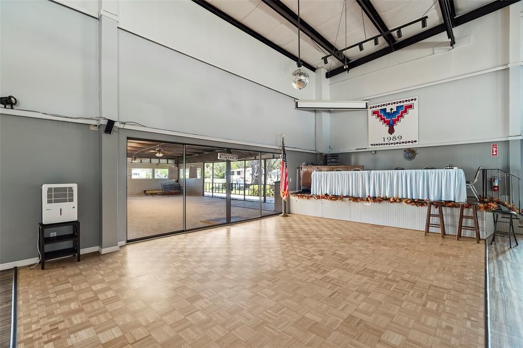 Active With Contract: $219,900 (3 beds, 2 baths, 1186 Square Feet)