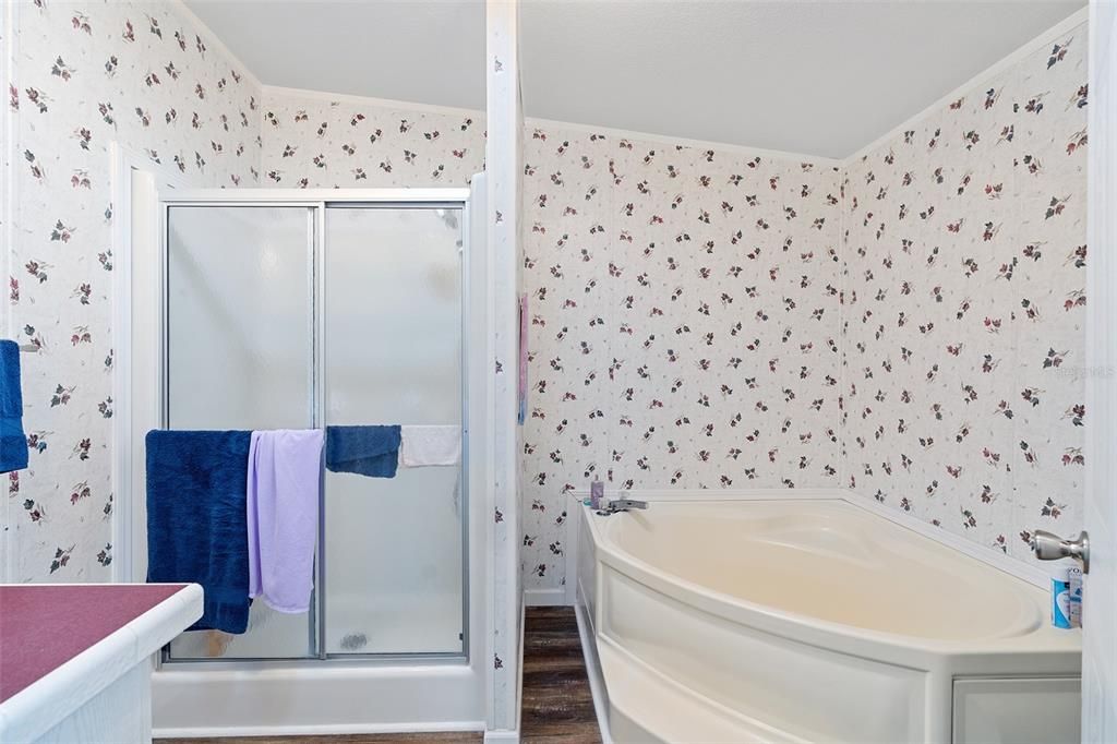 Active With Contract: $219,900 (3 beds, 2 baths, 1186 Square Feet)