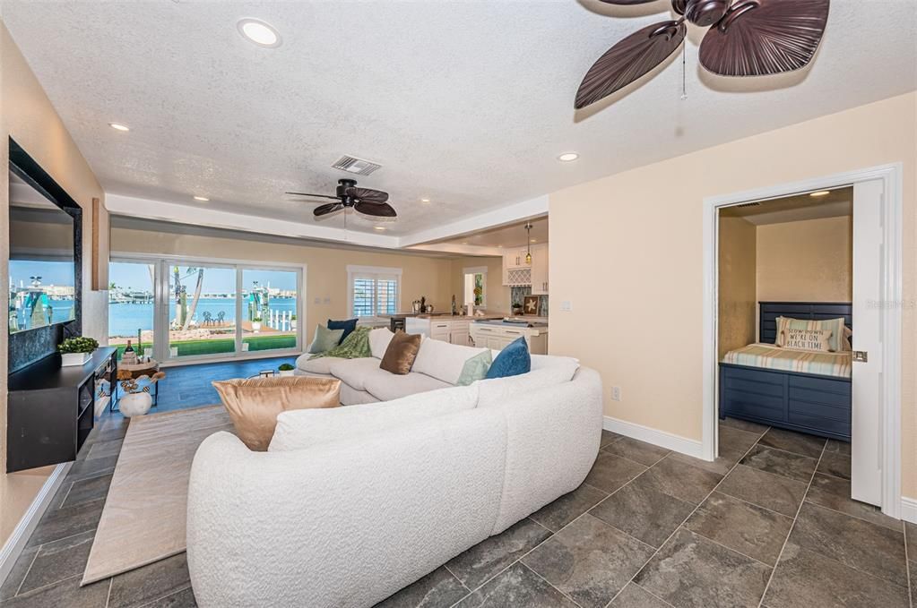 На продажу: $1,488,000 (4 спален, 2 ванн, 1857 Квадратных фут)