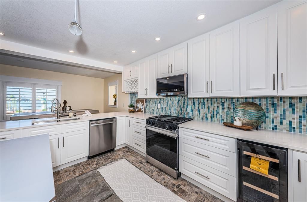 На продажу: $1,488,000 (4 спален, 2 ванн, 1857 Квадратных фут)