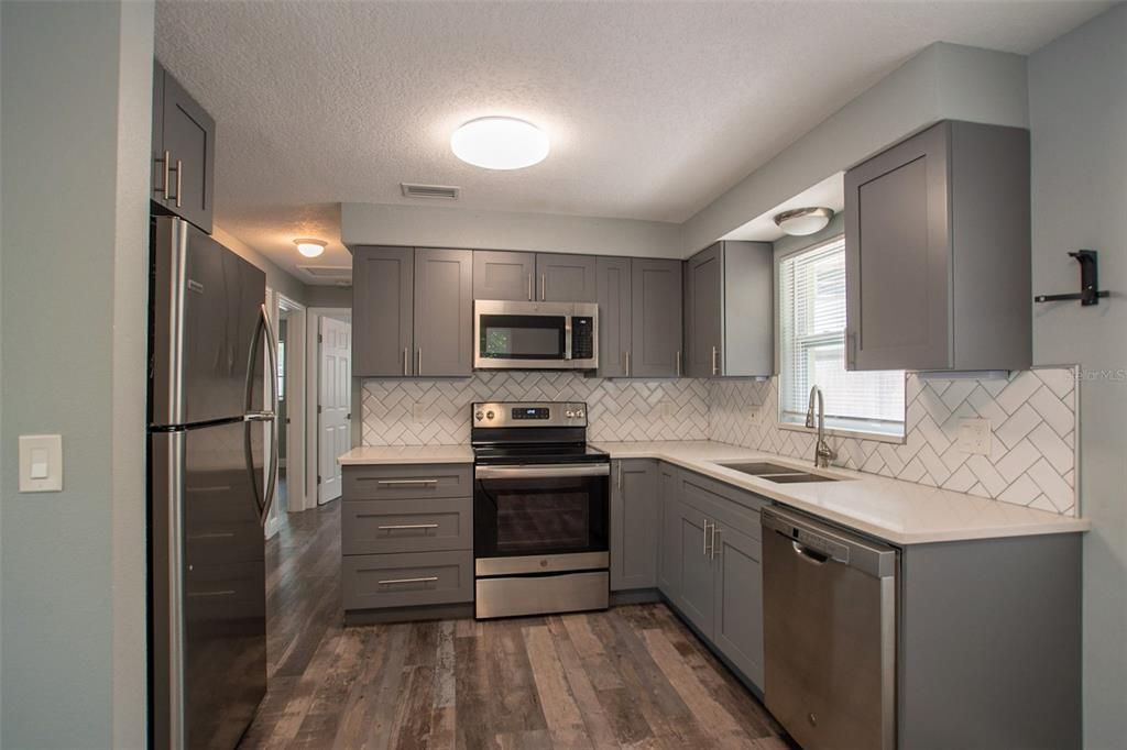 Active With Contract: $2,000 (2 beds, 1 baths, 1100 Square Feet)