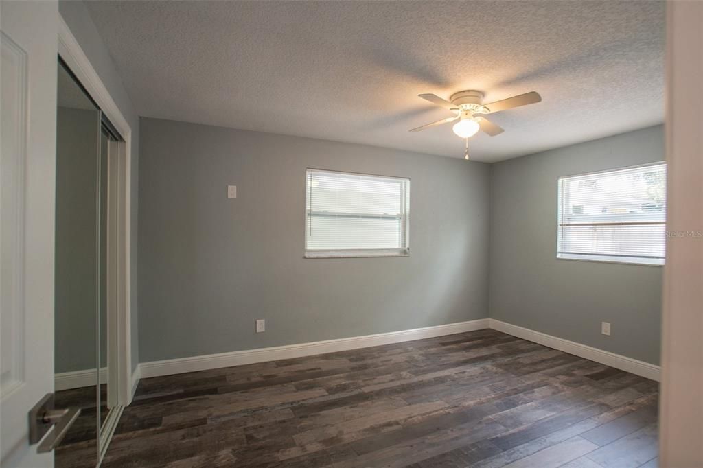 Active With Contract: $2,000 (2 beds, 1 baths, 1100 Square Feet)