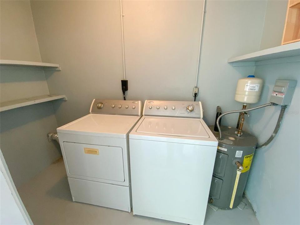 Active With Contract: $2,000 (2 beds, 1 baths, 1100 Square Feet)