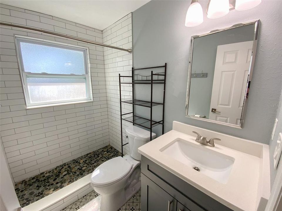 Active With Contract: $2,000 (2 beds, 1 baths, 1100 Square Feet)