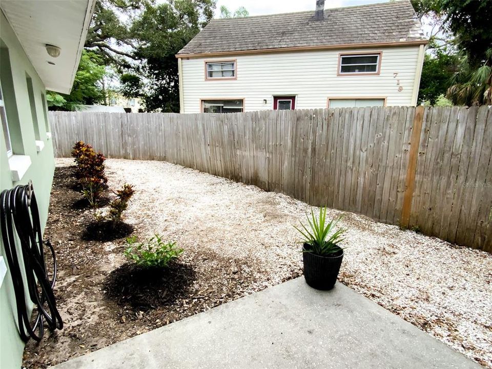 Active With Contract: $2,000 (2 beds, 1 baths, 1100 Square Feet)