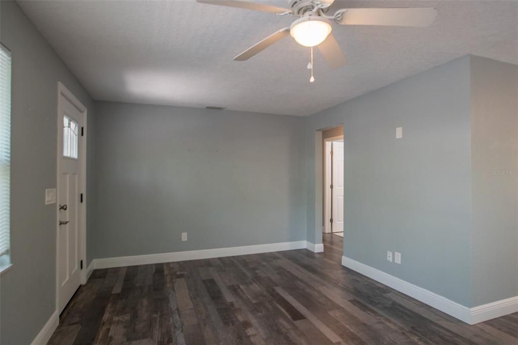 Active With Contract: $2,000 (2 beds, 1 baths, 1100 Square Feet)
