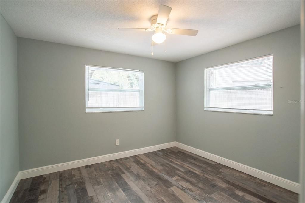Active With Contract: $2,000 (2 beds, 1 baths, 1100 Square Feet)