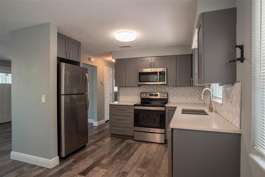 Active With Contract: $2,000 (2 beds, 1 baths, 1100 Square Feet)