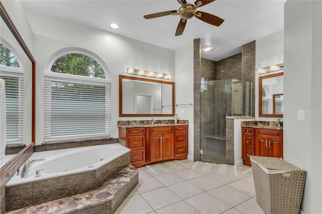 待售: $1,388,200 (6 贝兹, 5 浴室, 5092 平方英尺)