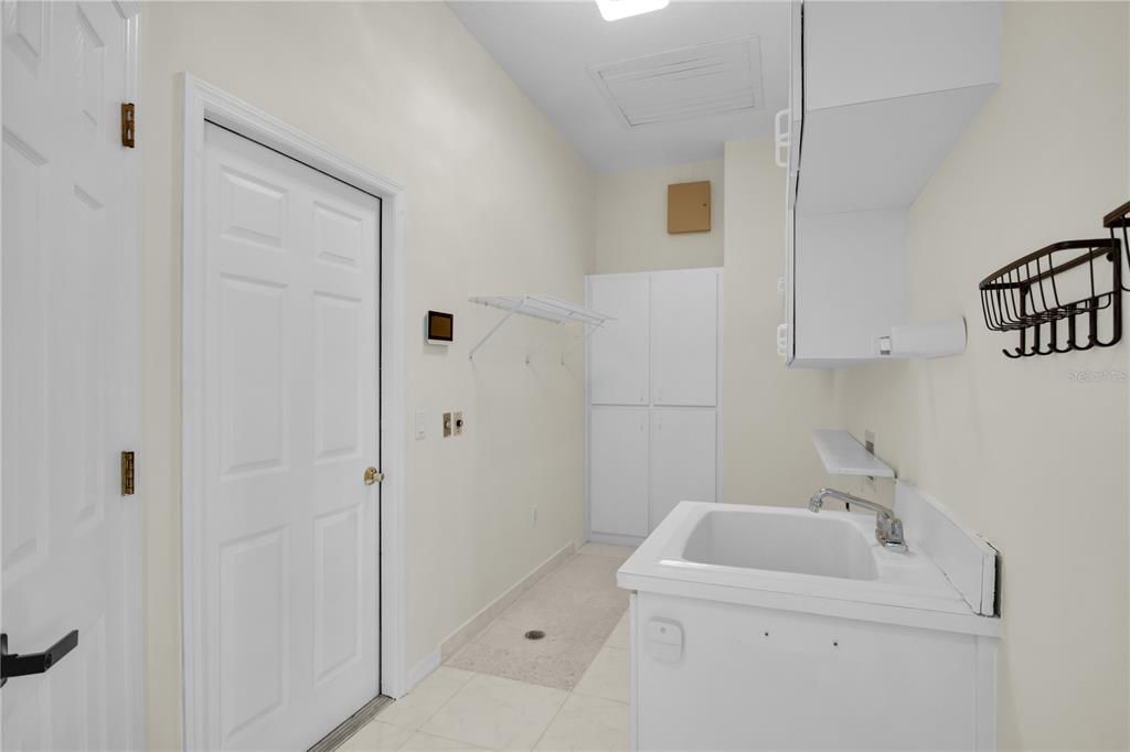 Active With Contract: $675,000 (4 beds, 3 baths, 2842 Square Feet)