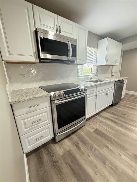 待售: $299,990 (3 贝兹, 2 浴室, 1372 平方英尺)