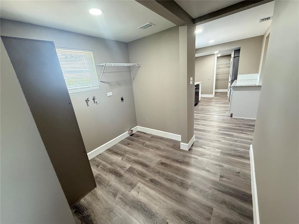 待售: $299,990 (3 贝兹, 2 浴室, 1372 平方英尺)