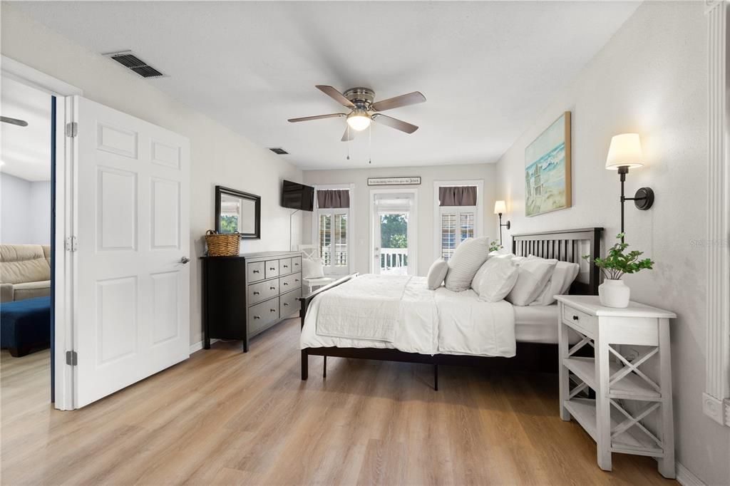 Active With Contract: $597,000 (4 beds, 3 baths, 2474 Square Feet)