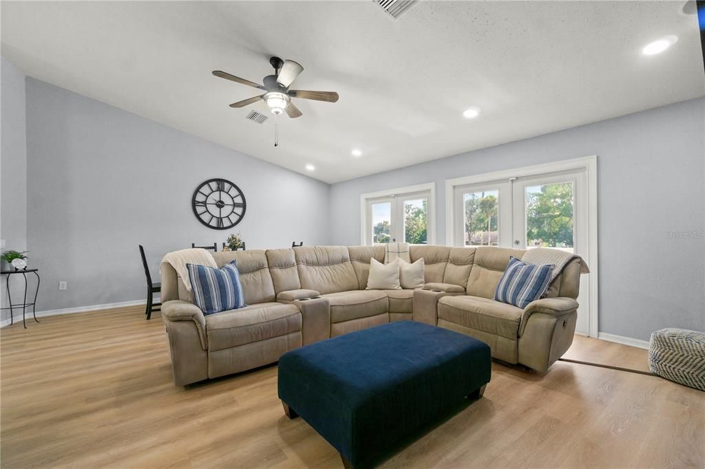 Active With Contract: $597,000 (4 beds, 3 baths, 2474 Square Feet)