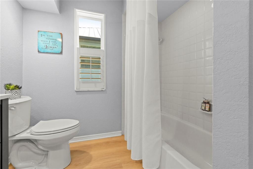 Active With Contract: $597,000 (4 beds, 3 baths, 2474 Square Feet)