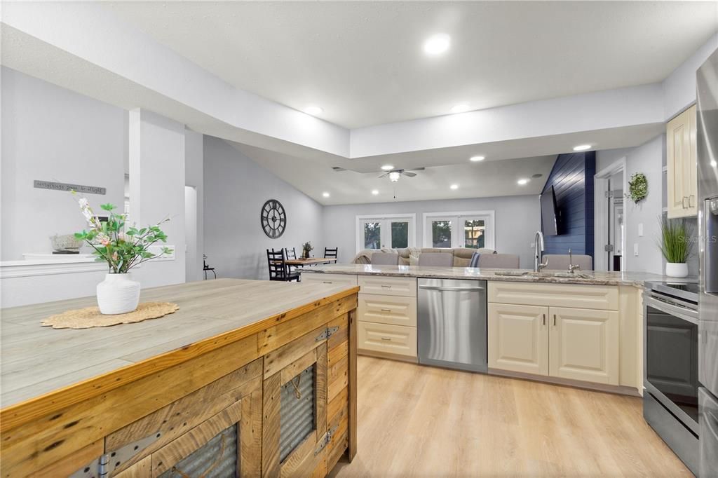 Active With Contract: $597,000 (4 beds, 3 baths, 2474 Square Feet)