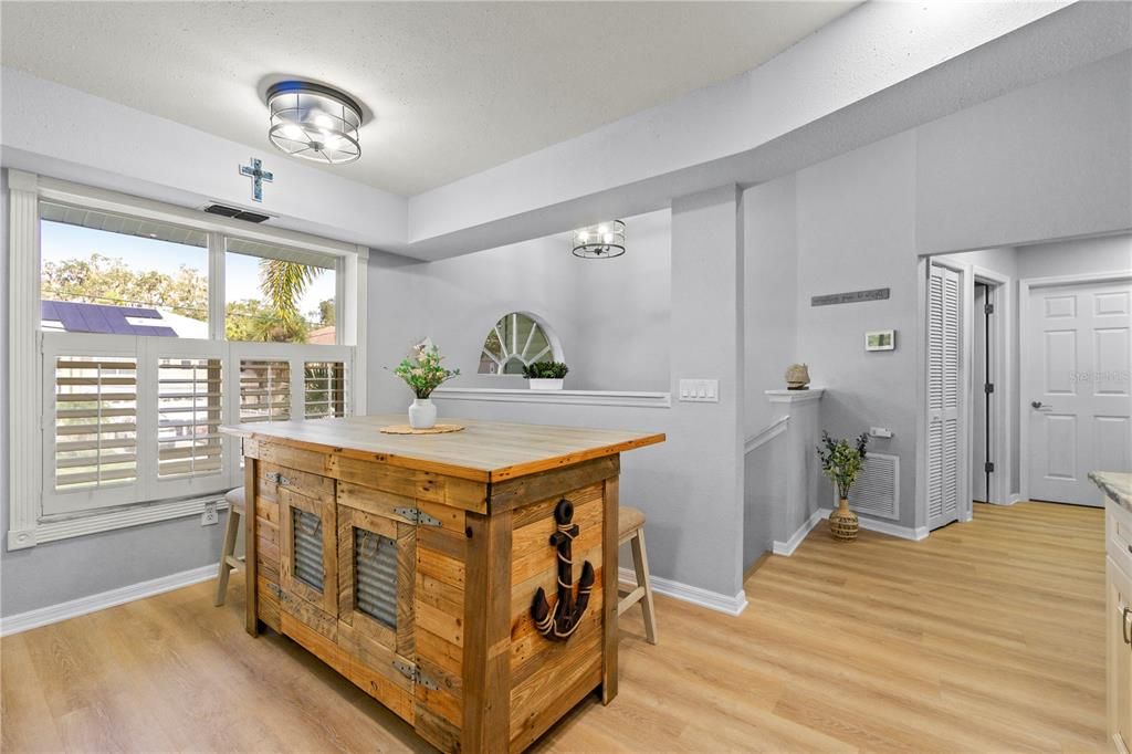 Active With Contract: $597,000 (4 beds, 3 baths, 2474 Square Feet)