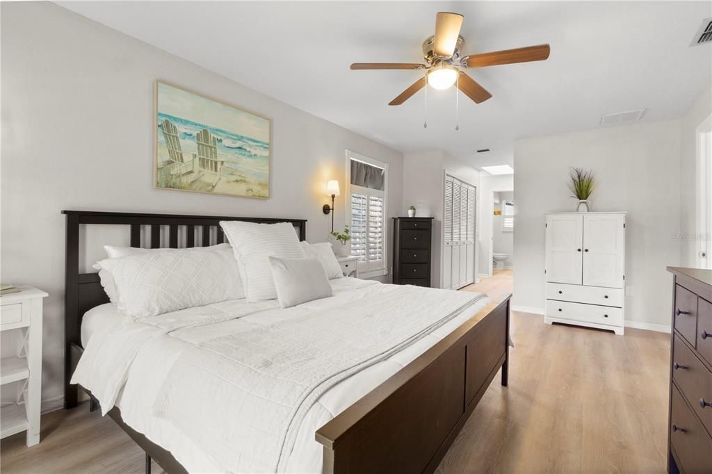 Active With Contract: $597,000 (4 beds, 3 baths, 2474 Square Feet)