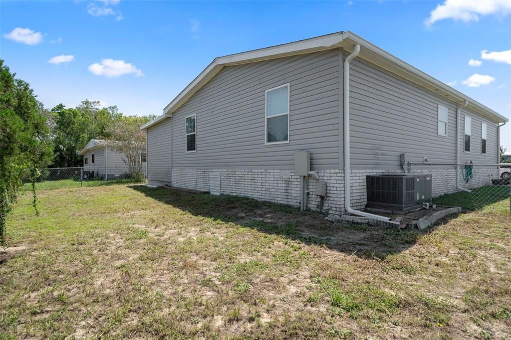 合同活跃: $269,000 (3 贝兹, 2 浴室, 1496 平方英尺)