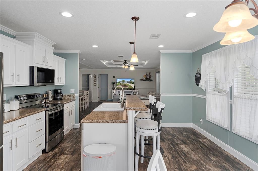 合同活跃: $269,000 (3 贝兹, 2 浴室, 1496 平方英尺)