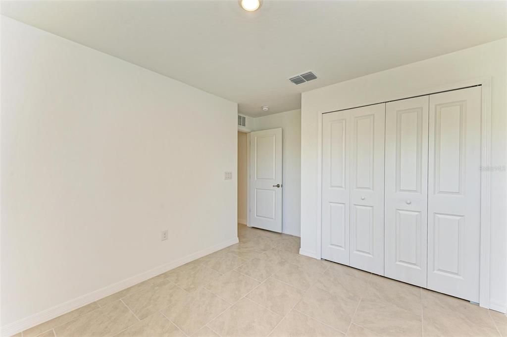 Под контрактом: $1,995 (4 спален, 2 ванн, 1941 Квадратных фут)