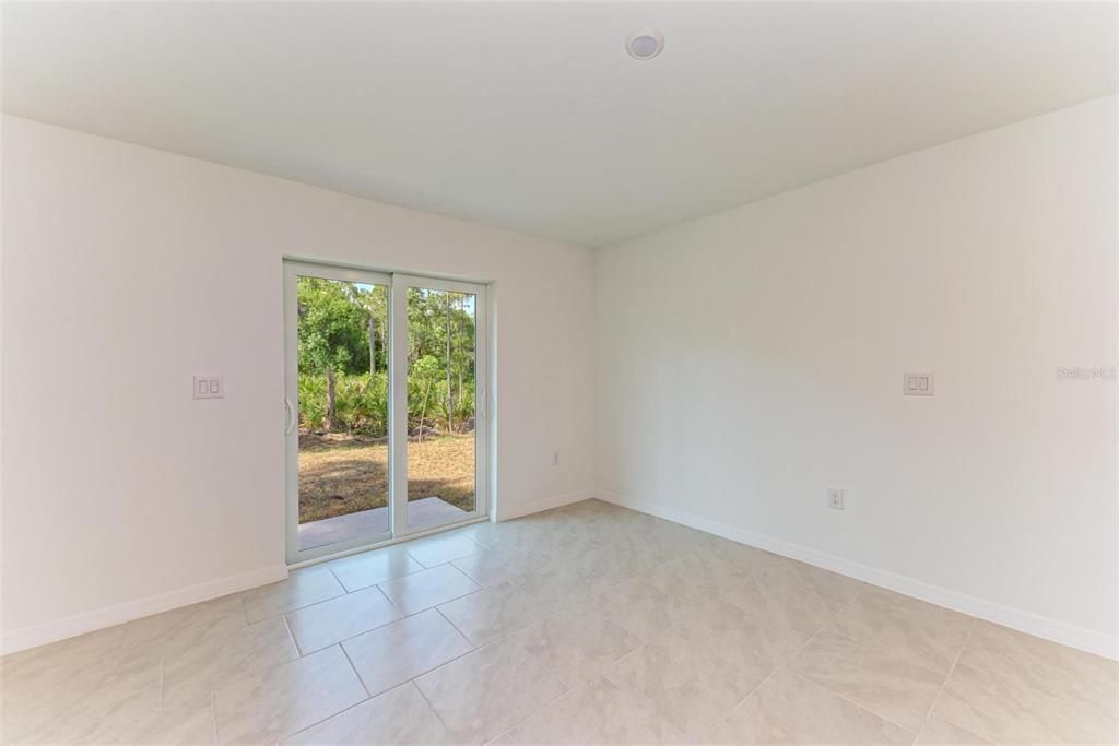 Под контрактом: $1,995 (4 спален, 2 ванн, 1941 Квадратных фут)