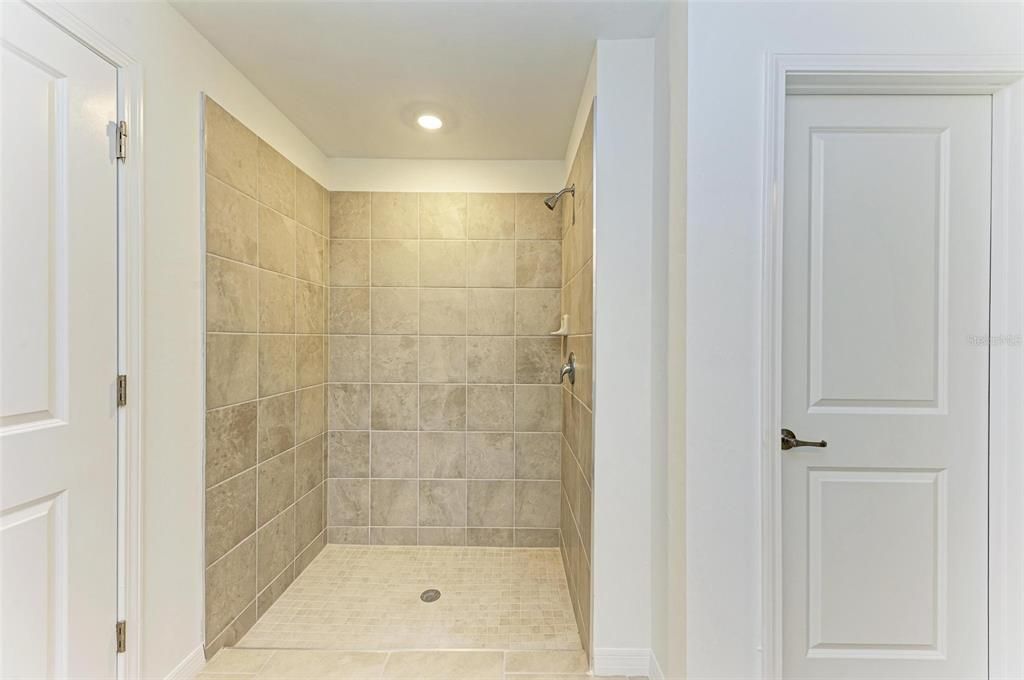 Под контрактом: $1,995 (4 спален, 2 ванн, 1941 Квадратных фут)