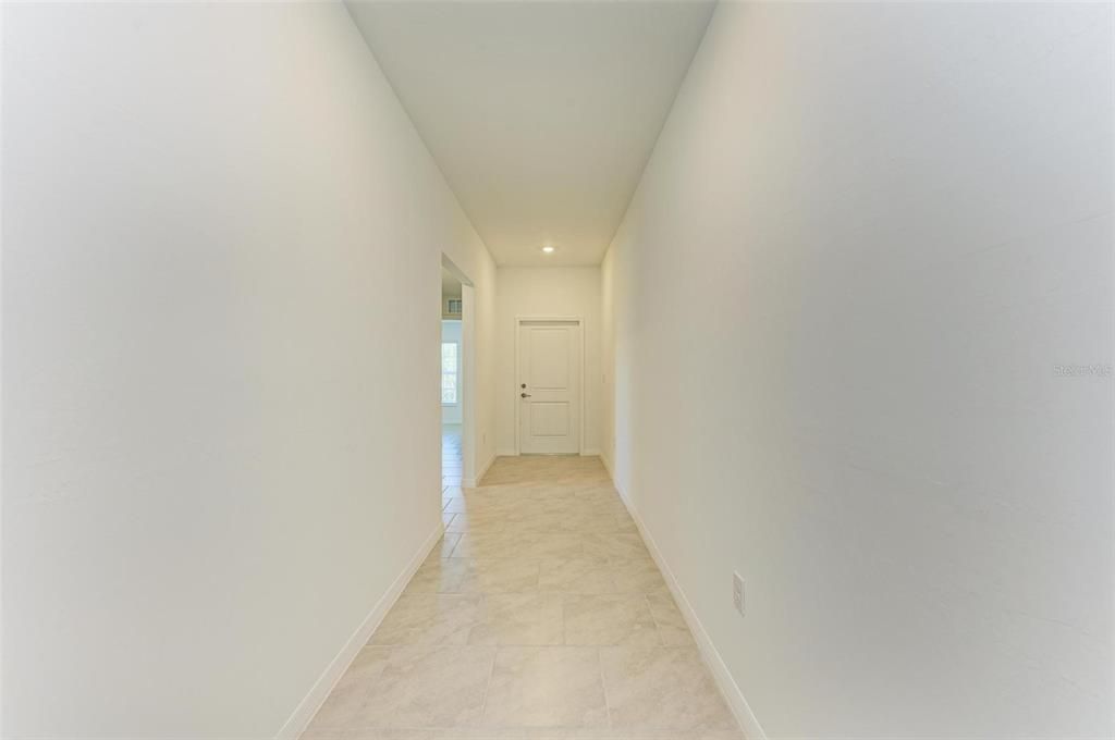 Под контрактом: $1,995 (4 спален, 2 ванн, 1941 Квадратных фут)